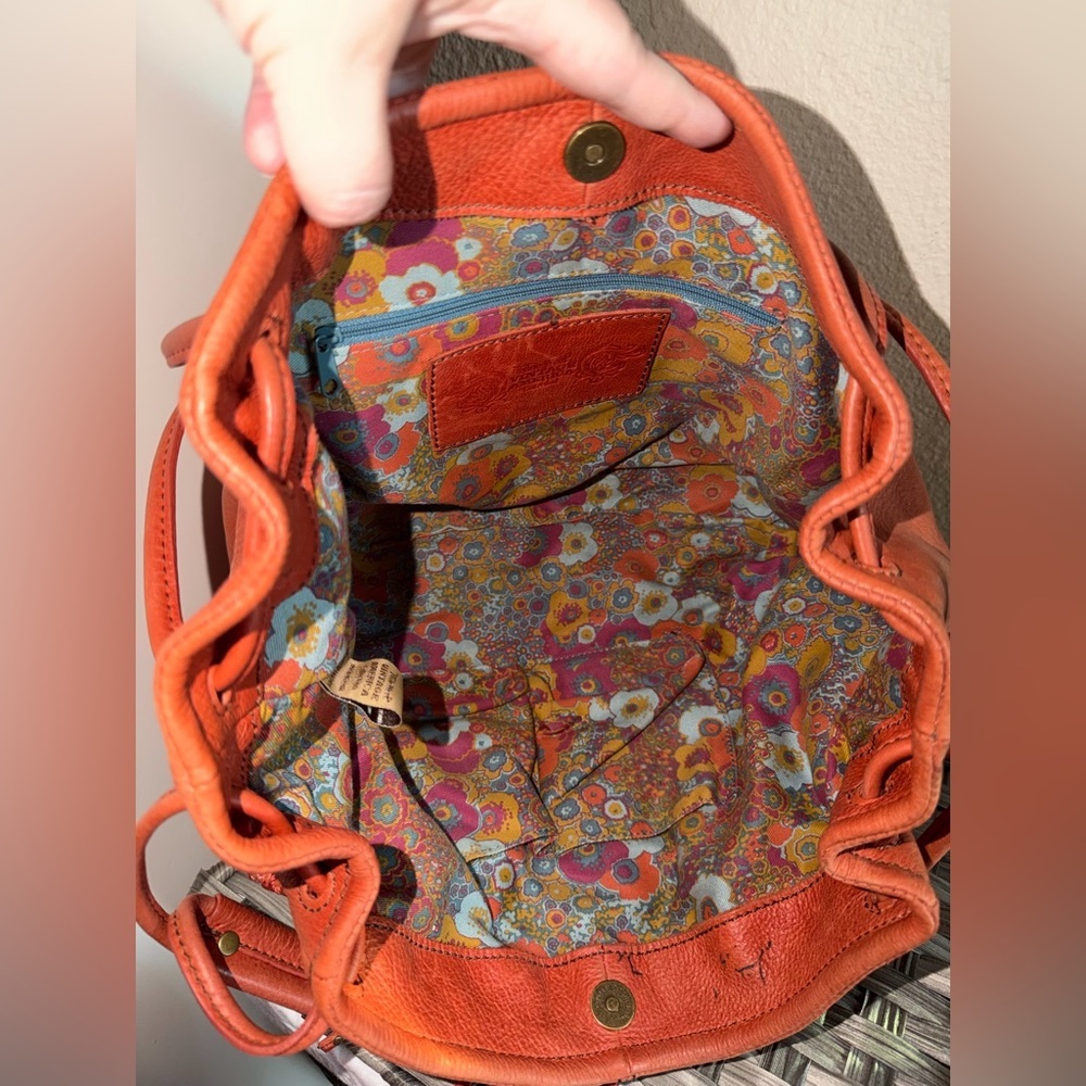 Nine West Vintage America Rust Leather Drawstring Shoulder Bag Floral Lining - Picture 13 of 16